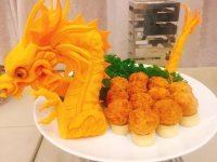 海底撈的傳統(tǒng)門店與智慧門店，一個無微不至，一個“無服務(wù)”，卻同樣收獲了顧客好評。這里面，其實(shí)反映出的正是餐飲服務(wù)的兩大走向【重慶火鍋底料