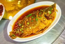 為什么臭豆腐“聞著臭，吃著香”？在日常飲食中，香一般都代表著美味，而臭則暗示著食物難吃，甚至變質(zhì)【重慶火鍋底料批發(fā)在哪】