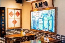 美團報告顯示，2018年餐飲消費者中90后和95后占比51.4%，遠高于兩者占總?cè)丝?7%的比例 。但90后、95后的消費理念卻存在巨大差異，他們熱衷于圈層文化，消