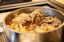 外婆家新開“鴨火鍋”，“堂食+外賣+零售”全新模式