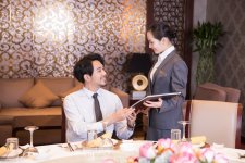 “明星點(diǎn)單員”一上陣，店里1小時(shí)多賣15杯！