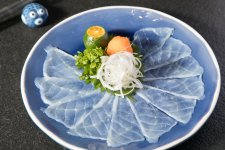 “好吃的魚，一定不能落下河豚。蘇軾一句“食河豚而無百味”，道盡了河豚的極致鮮美?！? 魚中之王【重慶火鍋底料批發(fā)在哪里】