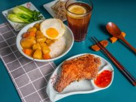 月漲幅達(dá)50%以上！小龍蝦價(jià)格如坐過(guò)山車一個(gè)月內(nèi)小龍蝦價(jià)格上漲超一倍成都火鍋底料批發(fā)市場(chǎng)