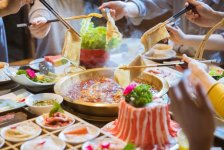 20一碗的方便面、30一杯的奶茶，我在為什么買單？