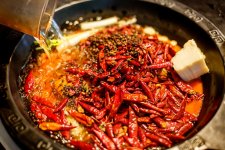 又到了吃火鍋的季節(jié)?！比攵?，一名外國(guó)美食博主發(fā)文感嘆
