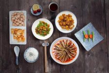 預(yù)制菜風(fēng)口下，佛山一直播基地掀起數(shù)萬(wàn)人直播熱潮