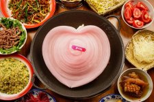 火鍋+燒菜、主打浪漫風(fēng)，這家重慶火鍋在上海出圈了